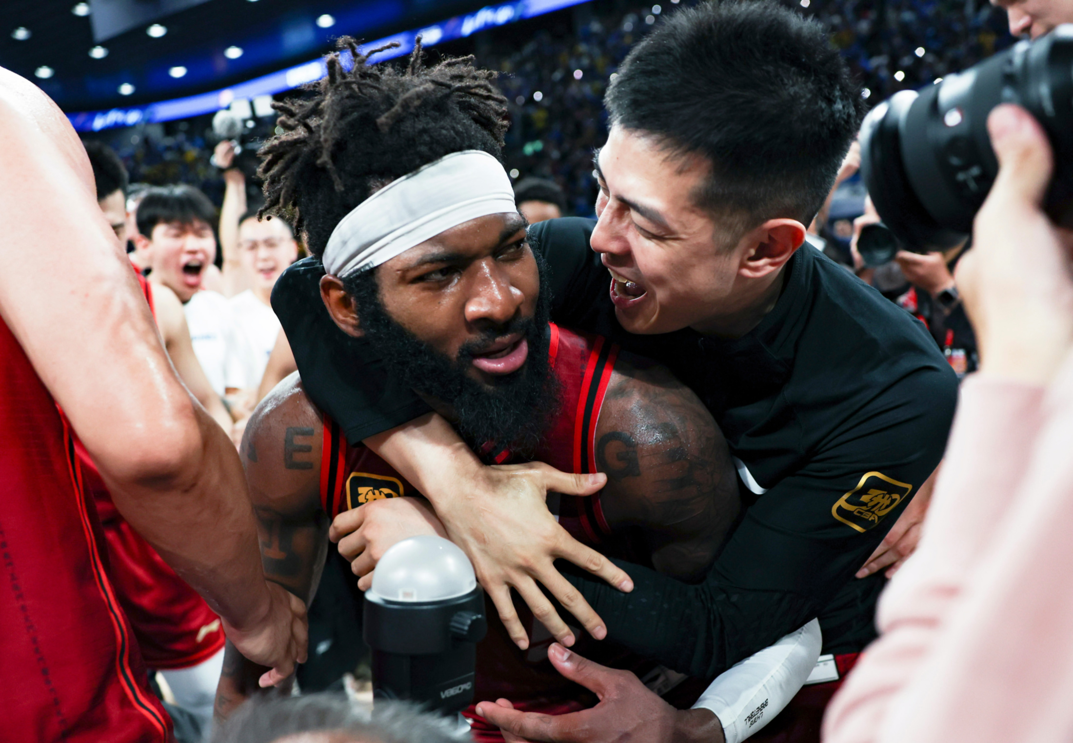 球队实力强大，轻松战胜对手