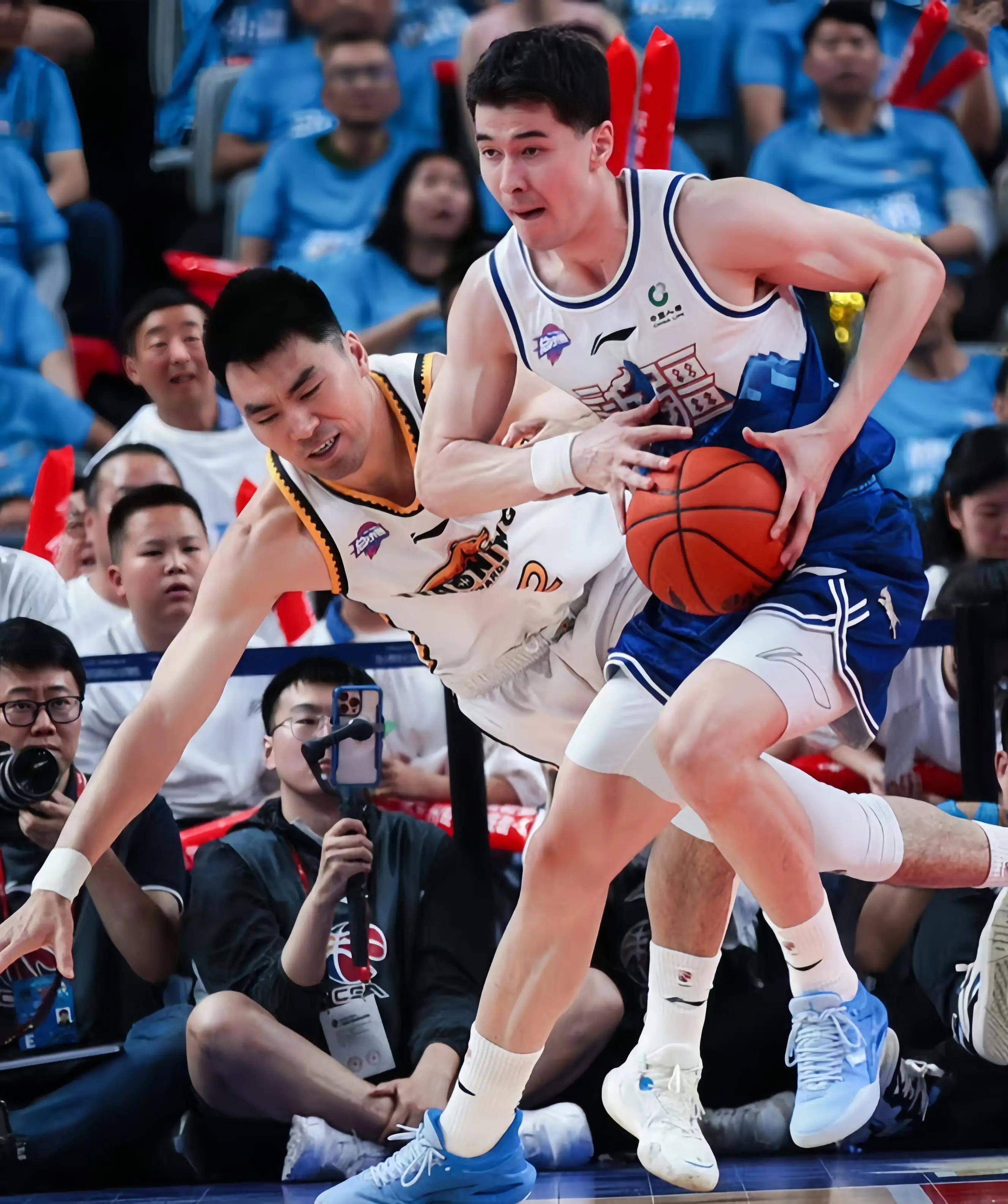 辽宁男篮取得胜利，强势晋级