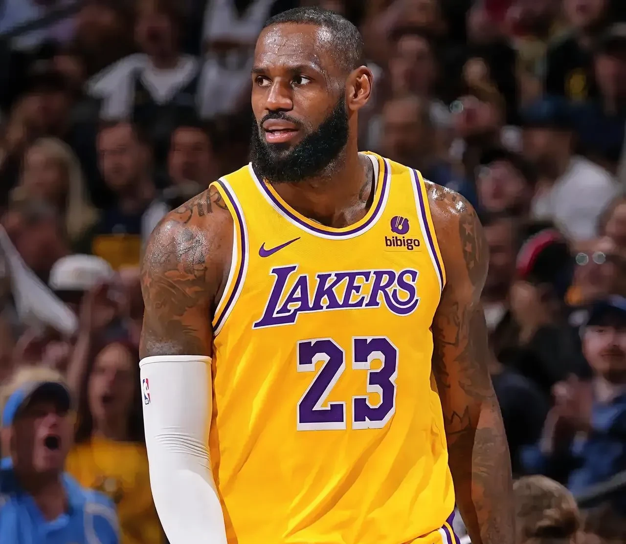 湖人力克雷霆，詹姆斯砍下37分的简单介绍