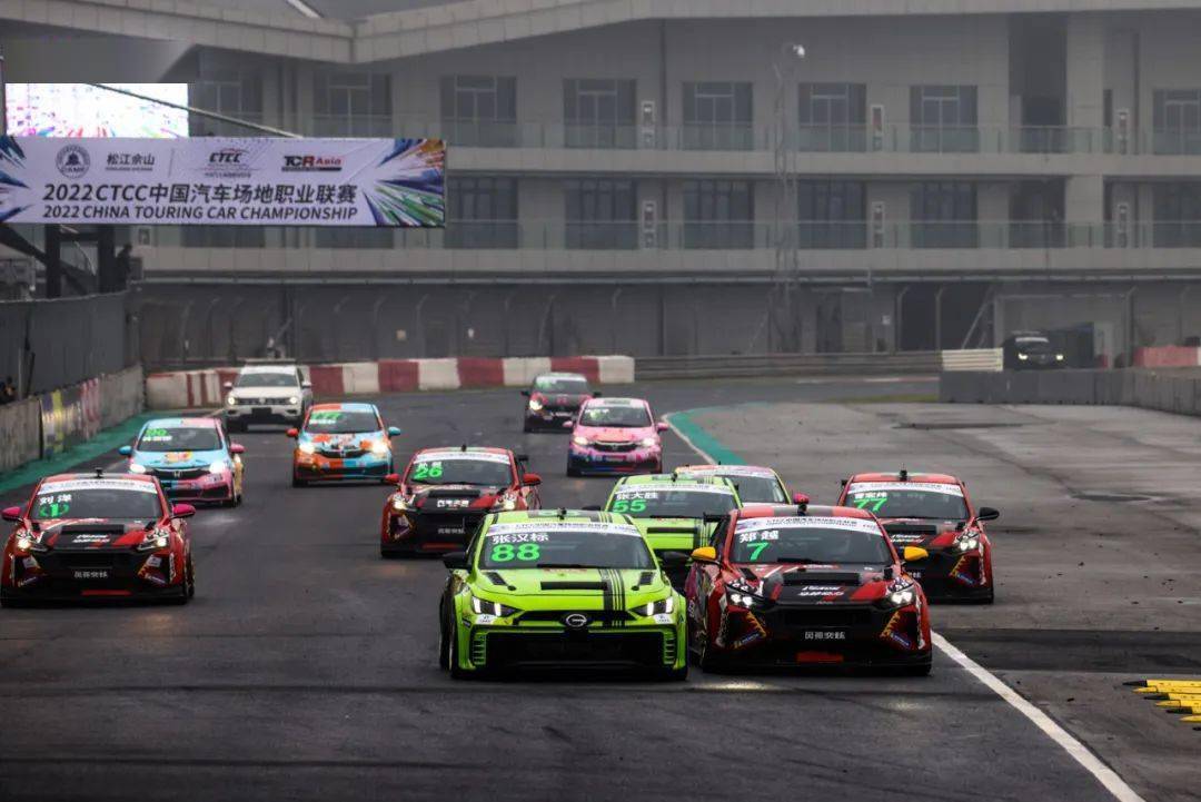 开云官网-终极之夜！赛车冠军悬念即将揭晓