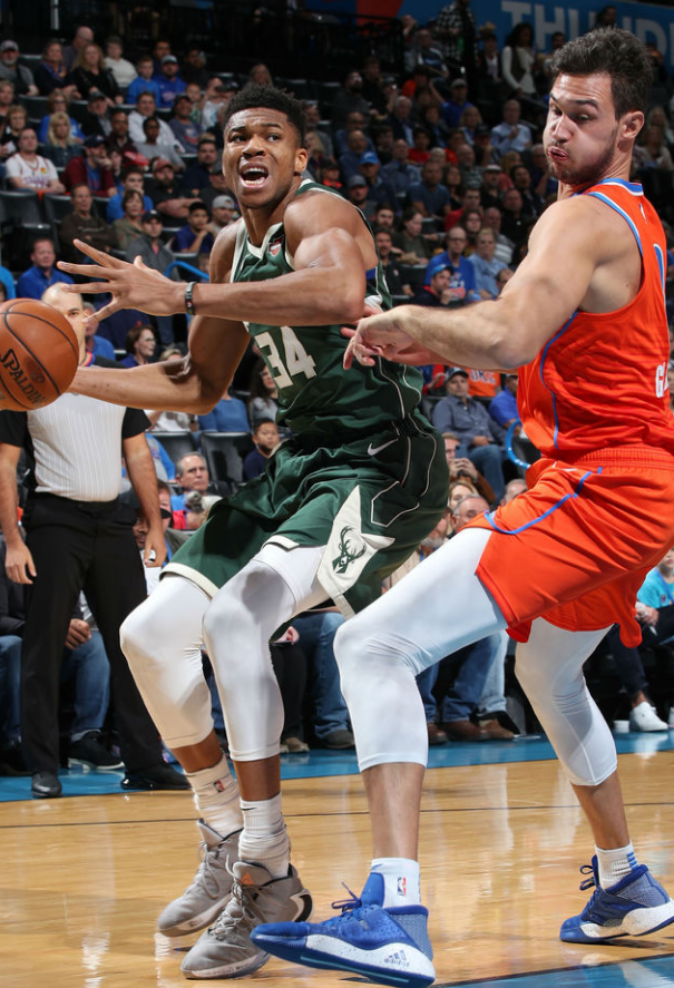 雄鹿逆转勇士，保罗带队取胜