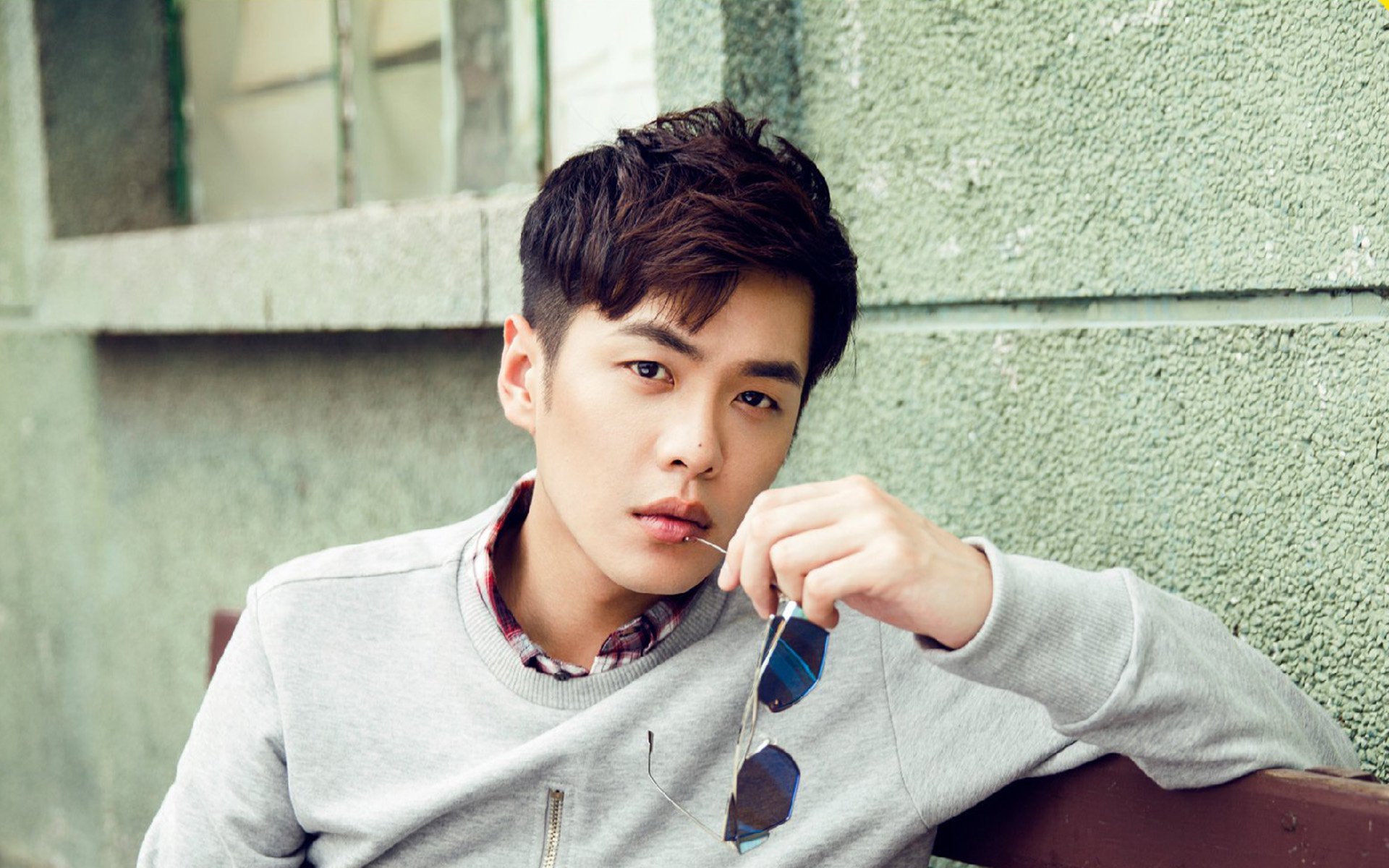 开云体育官网-双城记，今晨体坛的平行史诗